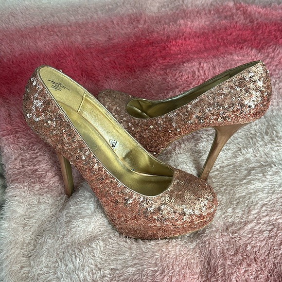 Women’s Rose Gold Shiny Heels - Picture 1 of 1